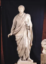 Caesar Augustuksen patsas (63 eaa.-14 jaa.) Velletristä, 1.-2. vuosisata jaa.